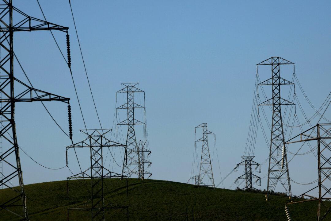 California Lawmakers Seek to Speed Up Power Line Construction