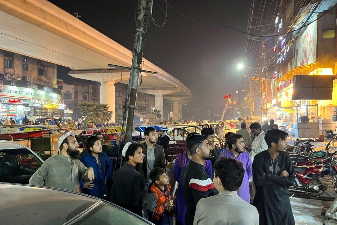 Earthquake in Afghanistan Kills at Least 13 Peopel, 9 of Them in Pakistan