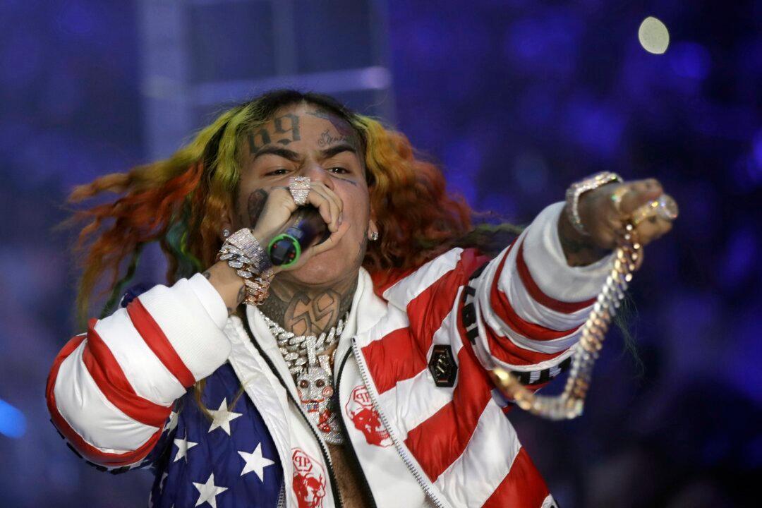 Rapper Tekashi 6Ix9ine Injured in Assault at Florida Gym