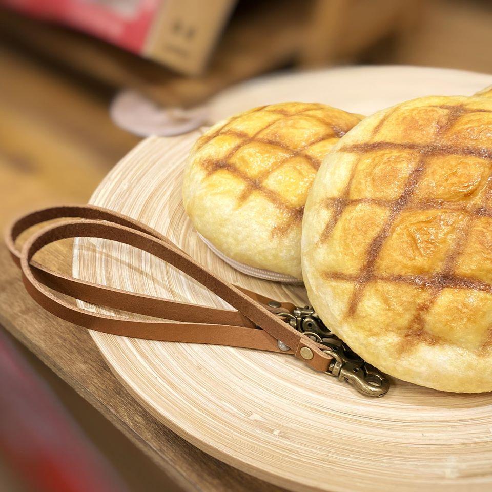 The surface of these “breads” appear to be truly oily. (Courtesy of Lei Hsiao-Chen)