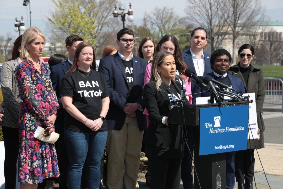 TikTok Opponents, Activists Square Off Amid Efforts to Ban App Over Security Risks, CCP Ties