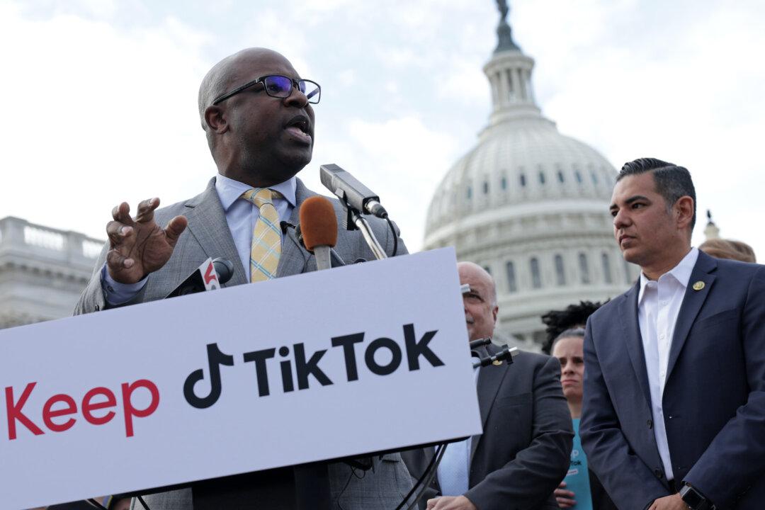 Democrat Congressman Calls Republicans ‘Cowards’ in Hallway Outburst on Gun Control