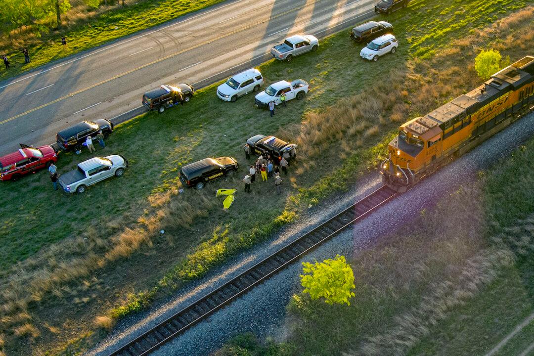 2 Suspected Illegal Immigrants Dead Aboard Texas Train, 10 Hospitalized: Police