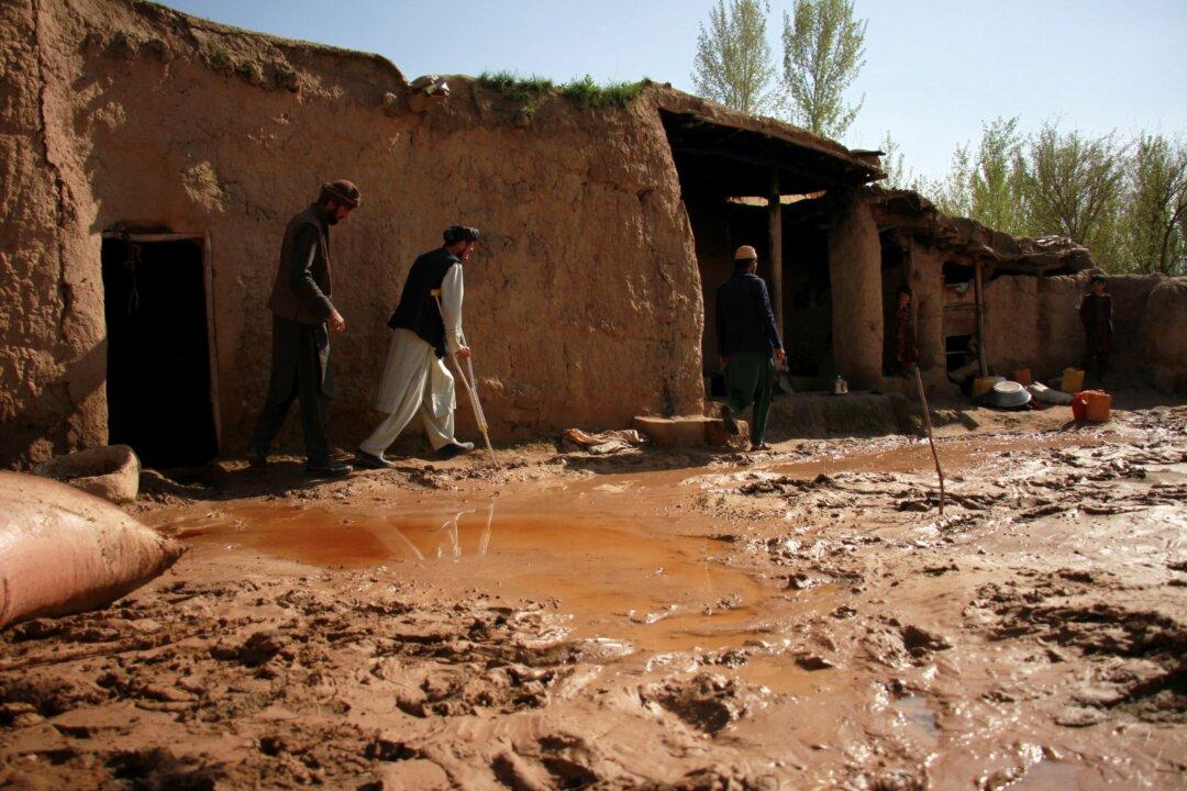 Snowfall, Heavy Rain in Afghanistan Kill at Least 3