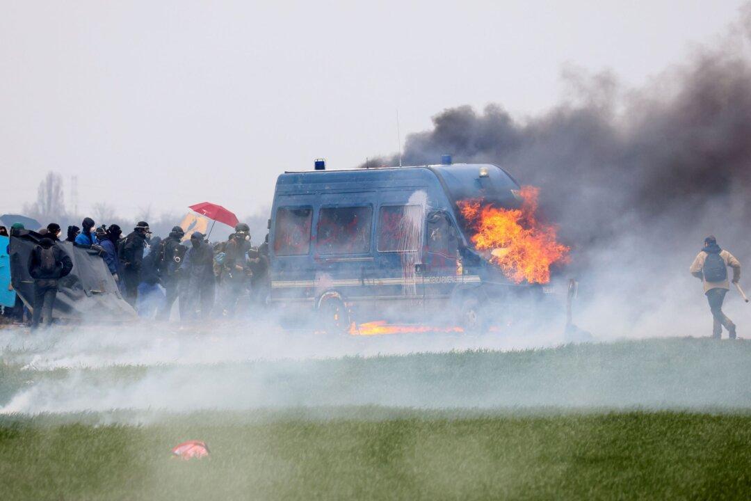 French Police Clash With Protesters Opposed to Farm Reservoir