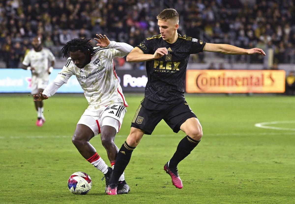 Denis Bouanga lifts LAFC over FC Dallas