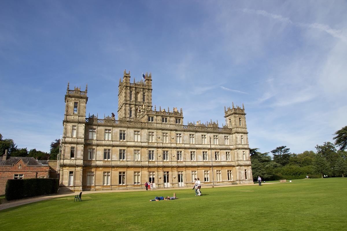‘Downton Abbey’ Castle Stops Weddings Due to Brexit, Shortage of Staff