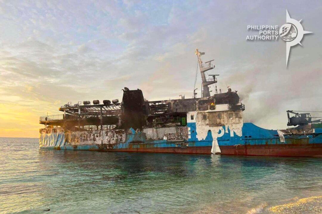 Death Scene in Burned Ferry Moves Filipino Rescuers to Tears