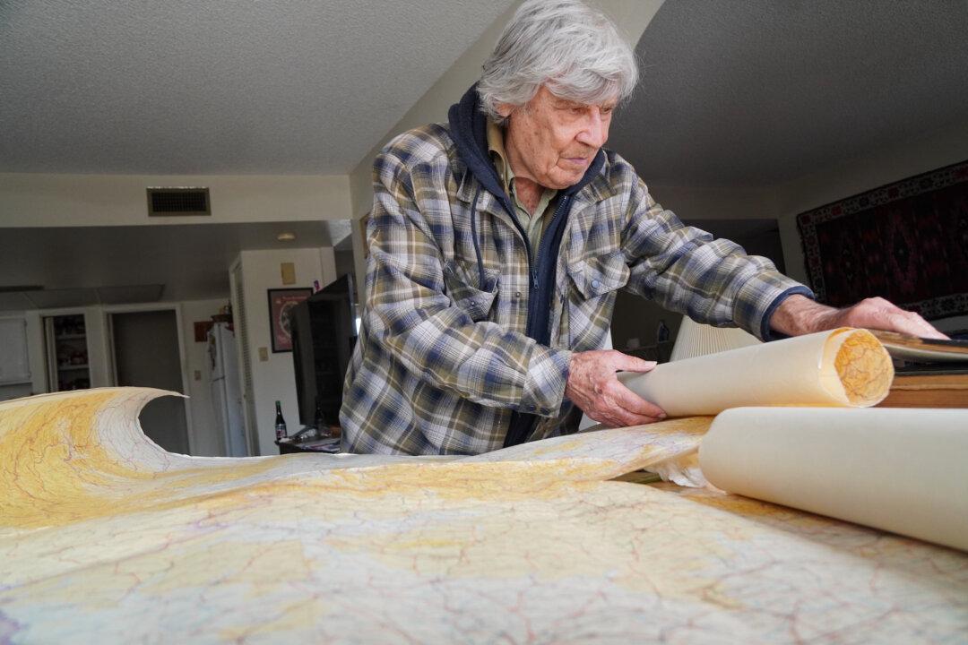 At 91, Ukrainian American Sees Ominous Similarities Between WWII and Russian Invasion of His Birthplace