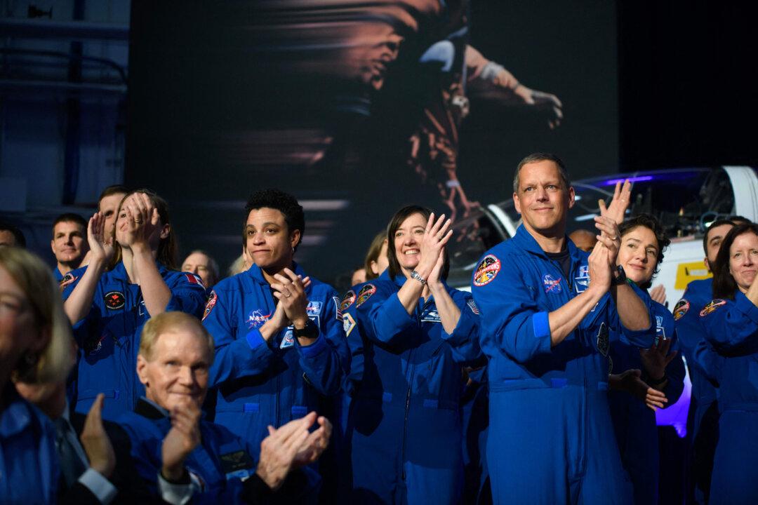 NASA Announces Crew for 2024 Flight Around the Moon