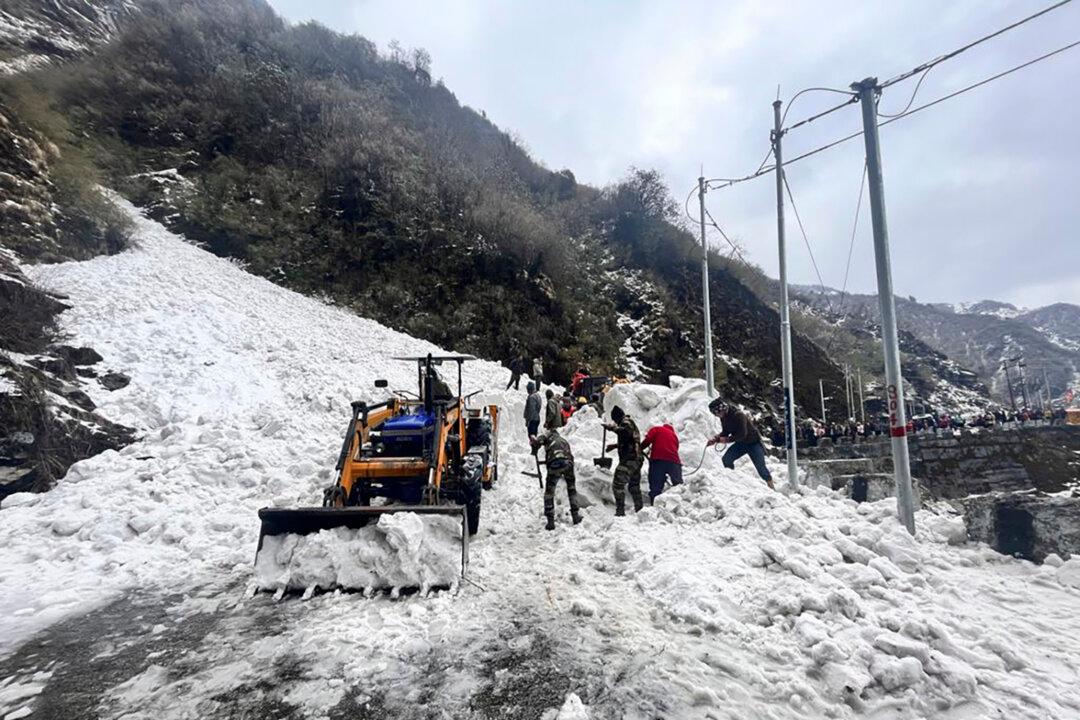 Avalanche Sweeps Away Tourists in Northeast India; 7 Killed
