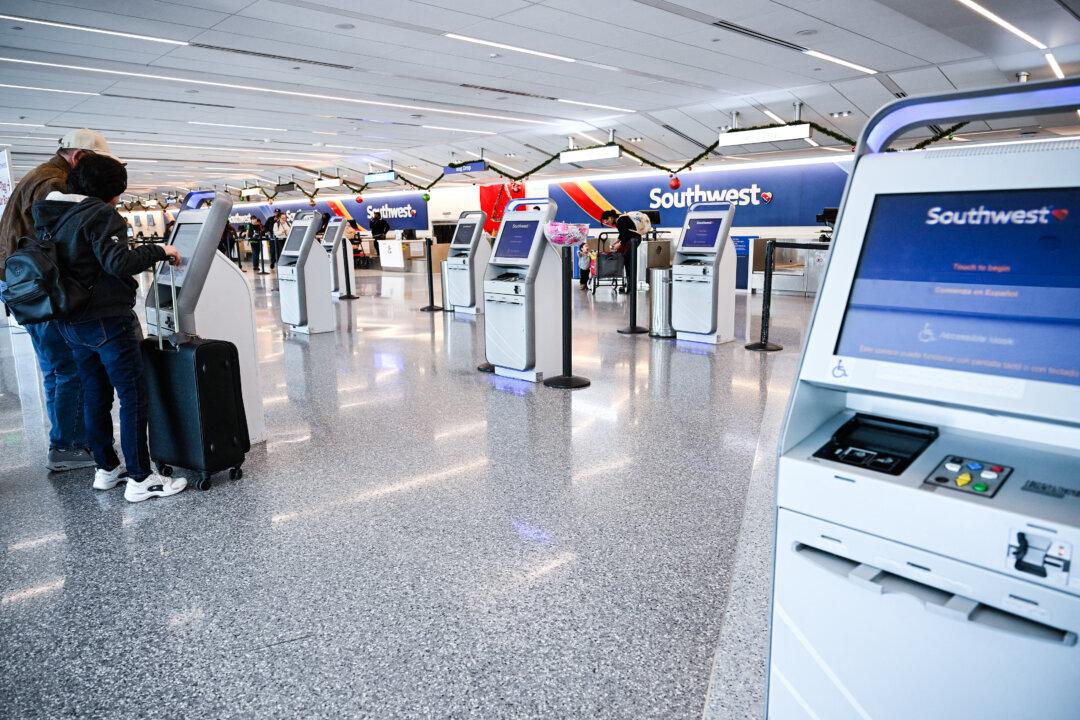 Biden Administration Extends COVID-19 Vaccine Mandate for Foreign Arrivals