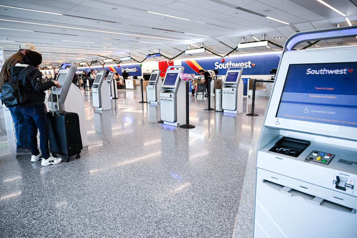 Biden Administration Extends COVID-19 Vaccine Mandate for Foreign Arrivals