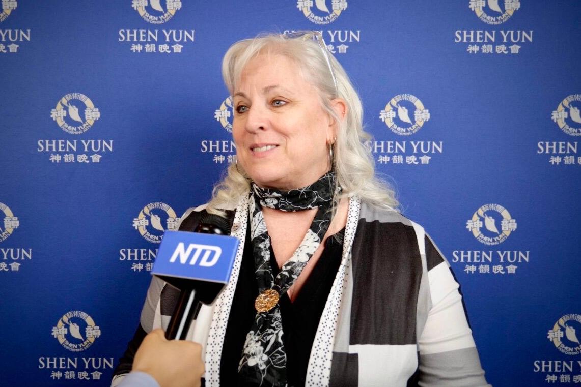 Shen Yun Is Bringing Peace, Love, Joy, and Kindness, Says County Commissioner