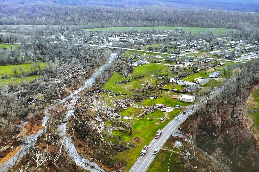 Predawn Missouri Tornado Kills at Least 5, Sows Destruction