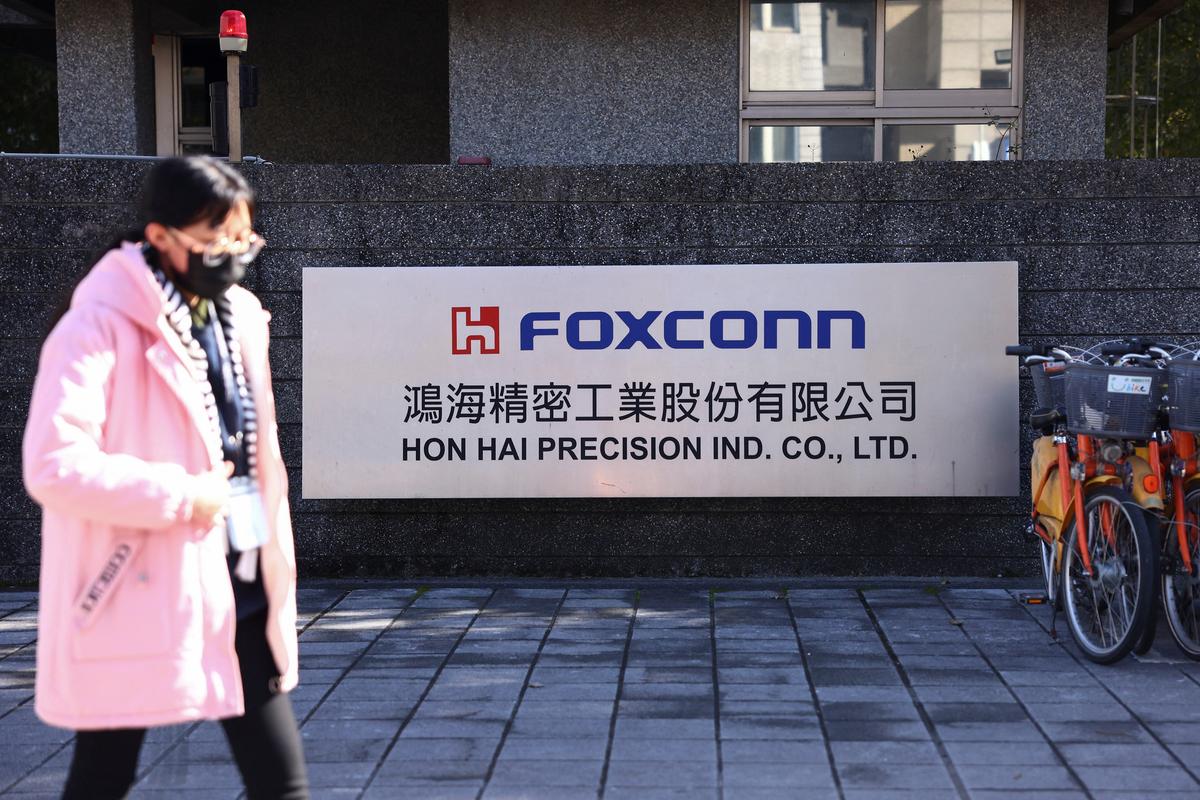 Foxconn Q1 Sales Edge Up, but Q2 Outlook Poor