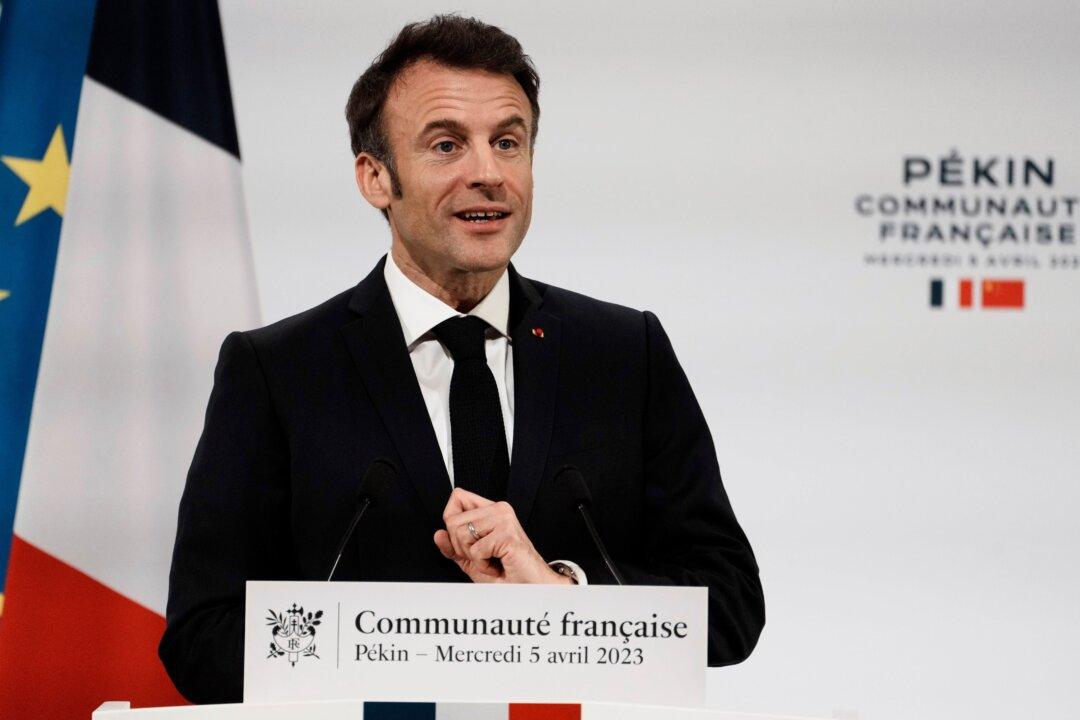 Macron in China Urges ‘Shared Responsibility for Peace’