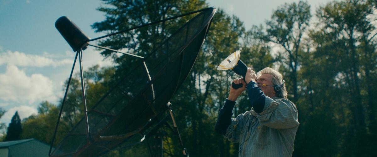 Lloyd (Thomas Haden Church) and some of his more elaborate alien-contacting equipment, in "Acidman." (Brainstorm media)