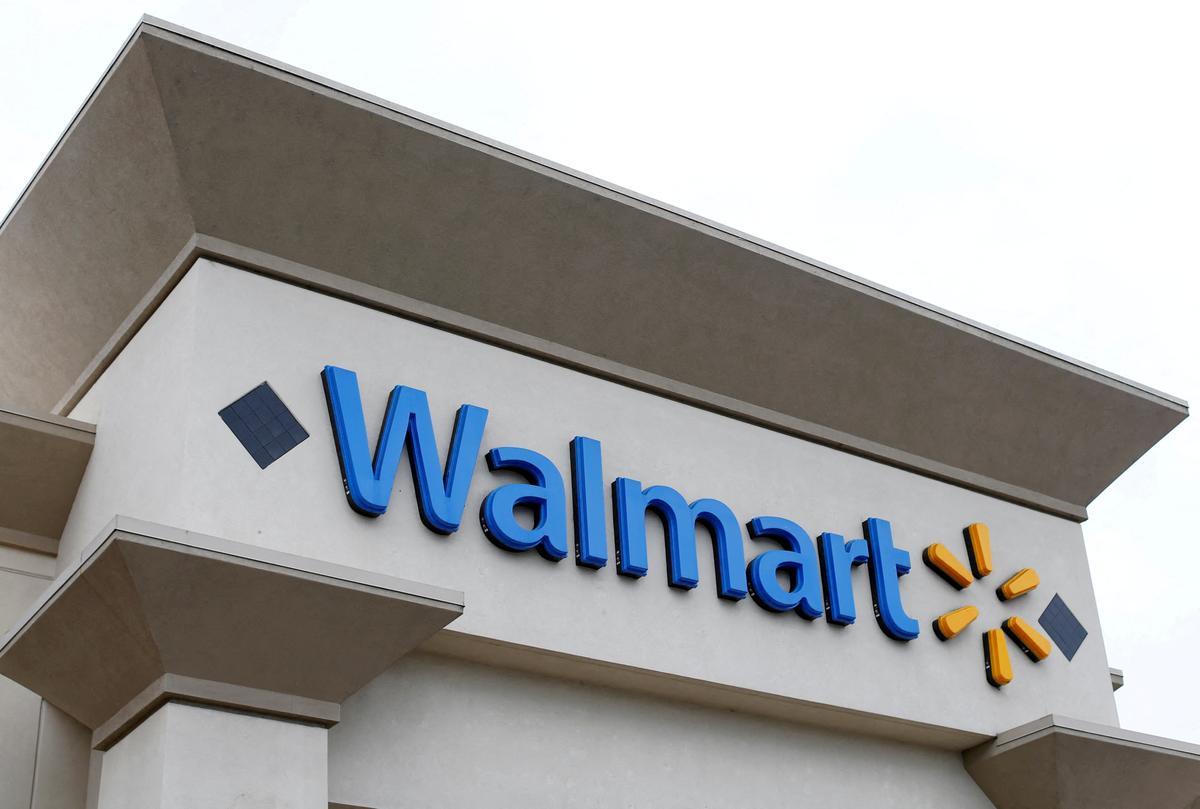 Walmart Sees Sustained Pressure From Inflation as It Begins Automation Push