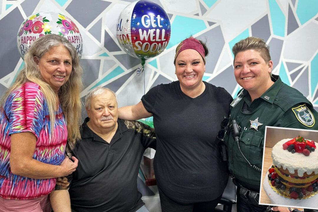 Man Afraid of Upcoming Surgery Tries to Pay for Wife’s Cake Early, Shop Refuses His Money and Makes a Deal Instead