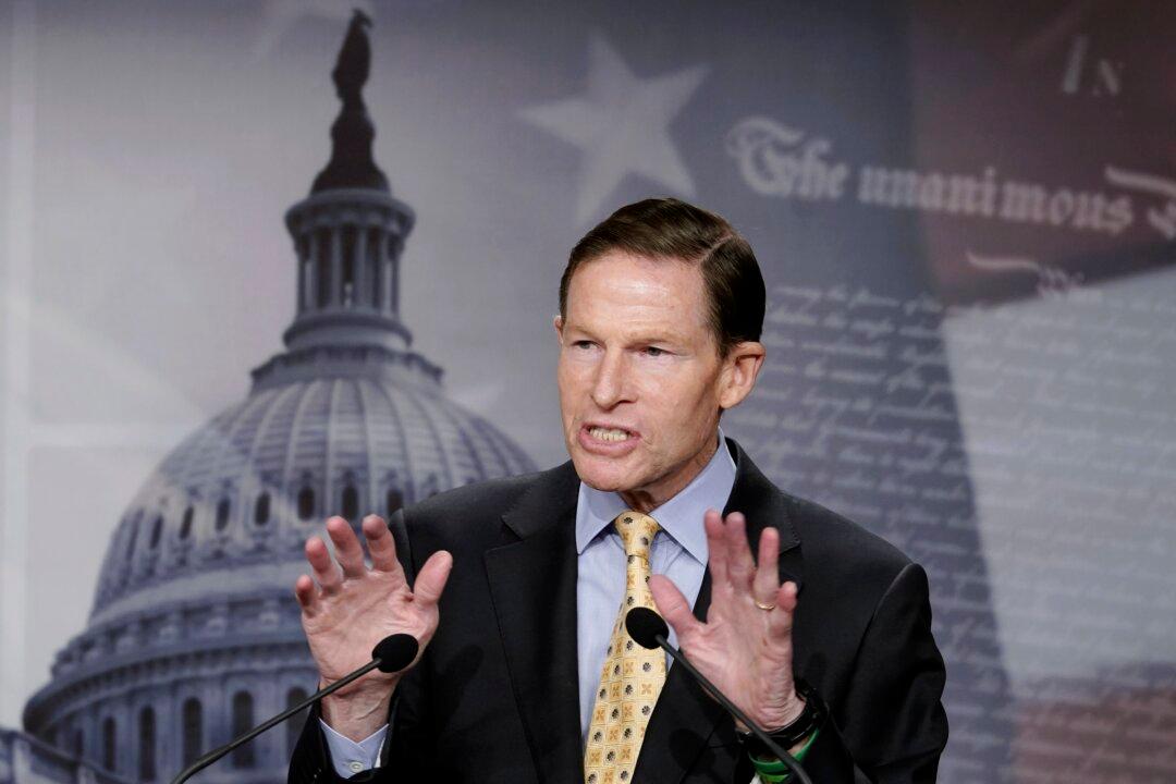 Blumenthal Breaks Leg at UConn Parade, to Undergo Surgery