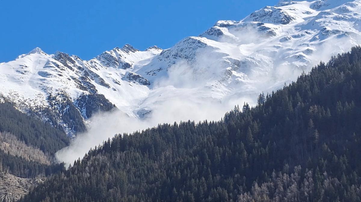 Mountain Teams in Slovenia Rescue Climbers Stuck in the Alps