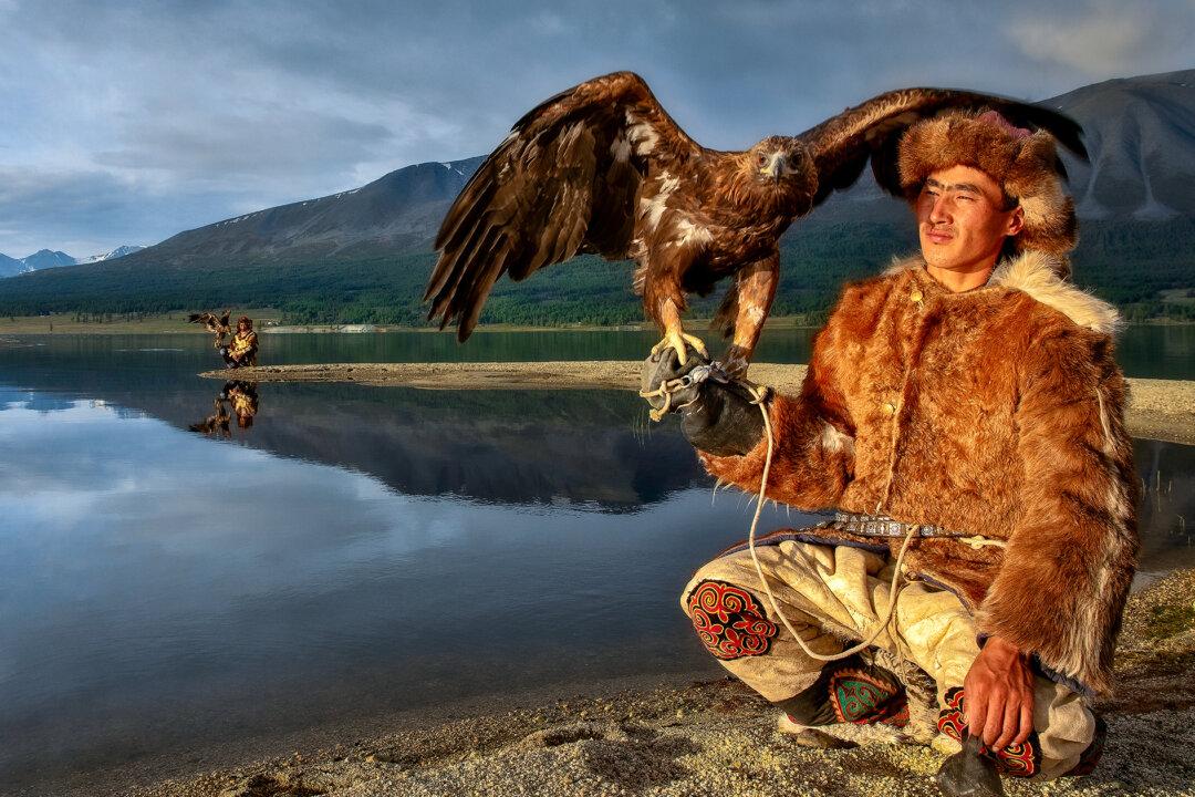 Mongolian Hunters and Their Golden Eagles: Magnificent Photos of This Living Heritage