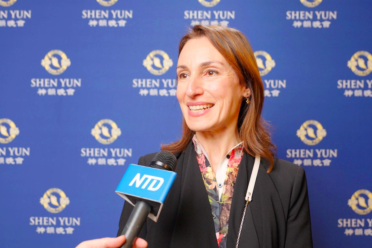 Shen Yun Music ‘Very Fluid, a Beautiful Achievement,’ Says Art Exhibition Coordinator