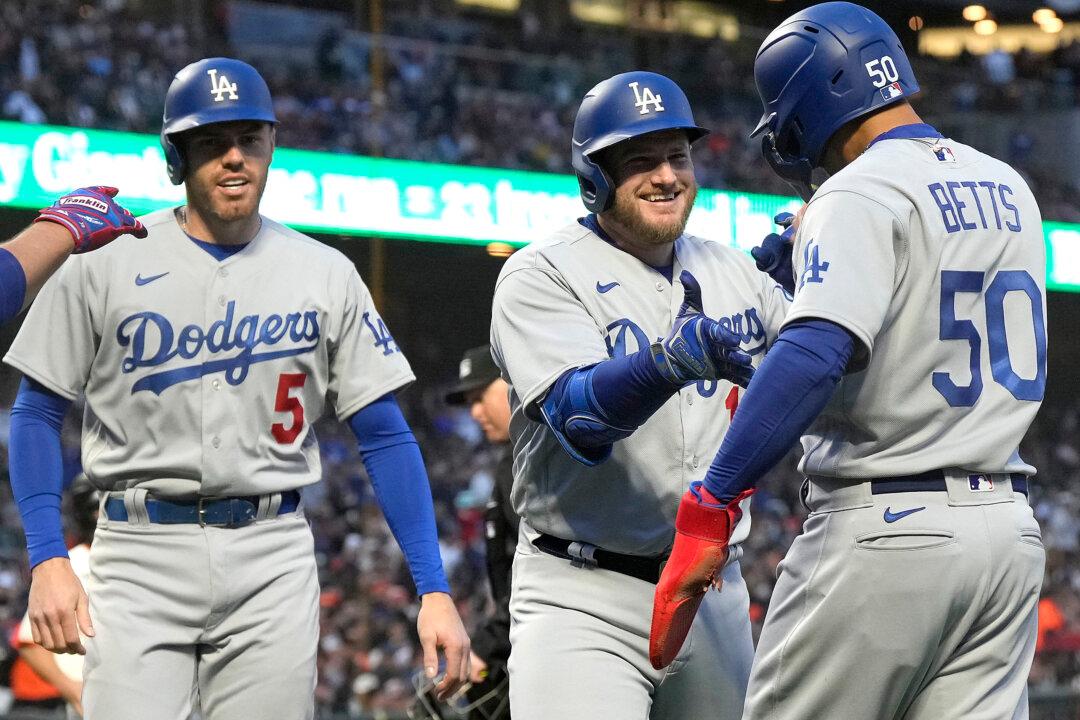 Muncy Hits Grand Slam, 3-run Drive, Dodgers Beat Giants 9–1