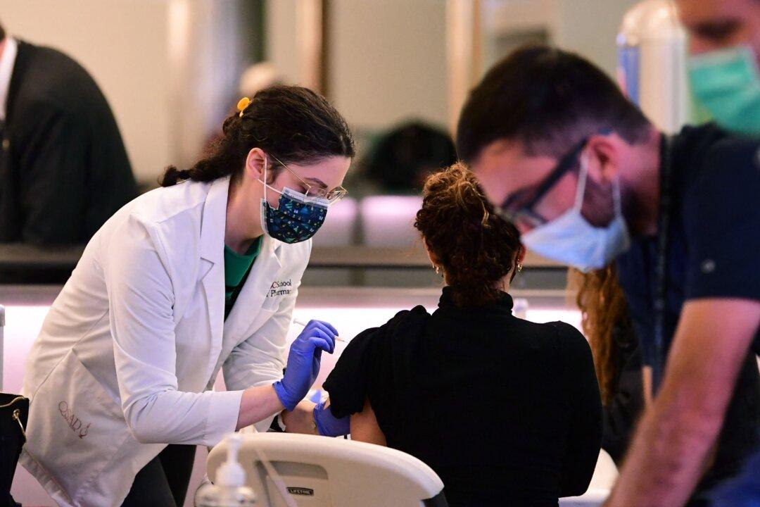 Biden Administration’s COVID-19 Vaccine Mandate for Travel Is Illegal, Should Be Struck Down: Lawsuit