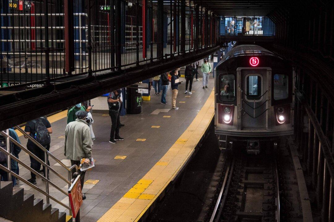 Majority of New Yorkers Say Subway Unsafe at Night; Quarter Worry About Safety During the Day: Poll