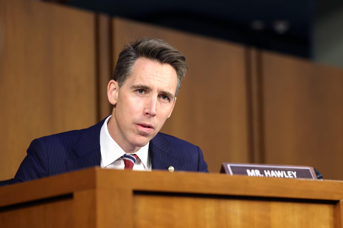 Sen. Hawley Demands Probe Into 85,000 Missing Unaccompanied Alien Children