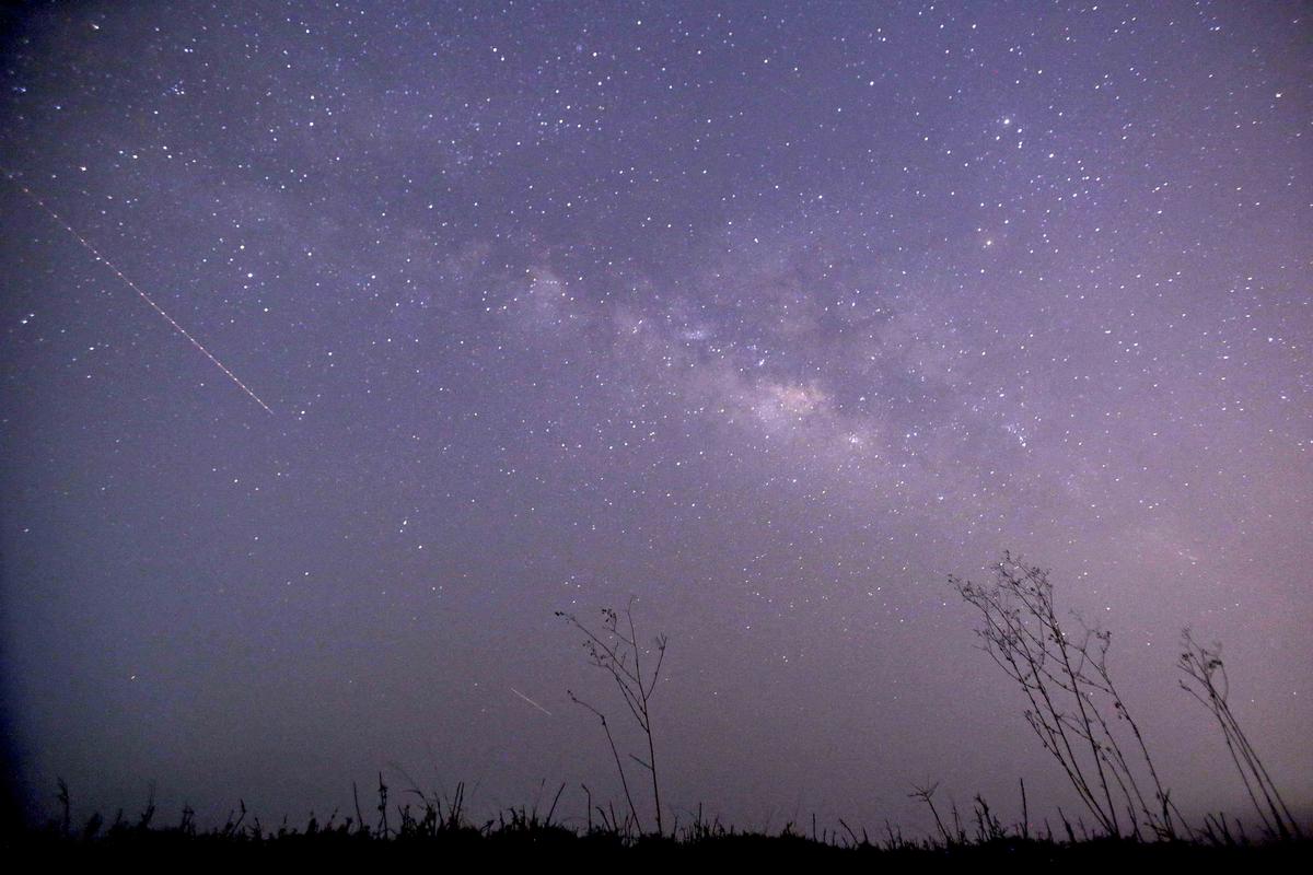 A Lyrid meteor. (Ye Aung Thu/Getty Images)