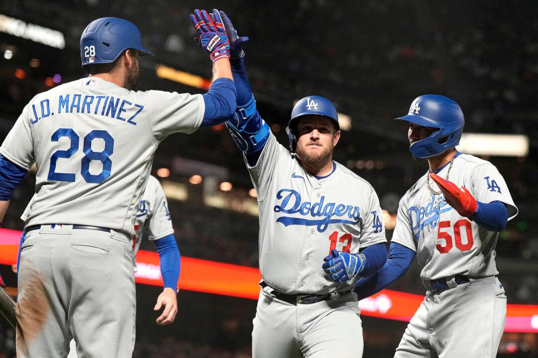 Muncy Hits 2 More Homers, Powers Dodgers Past Giants 10–5