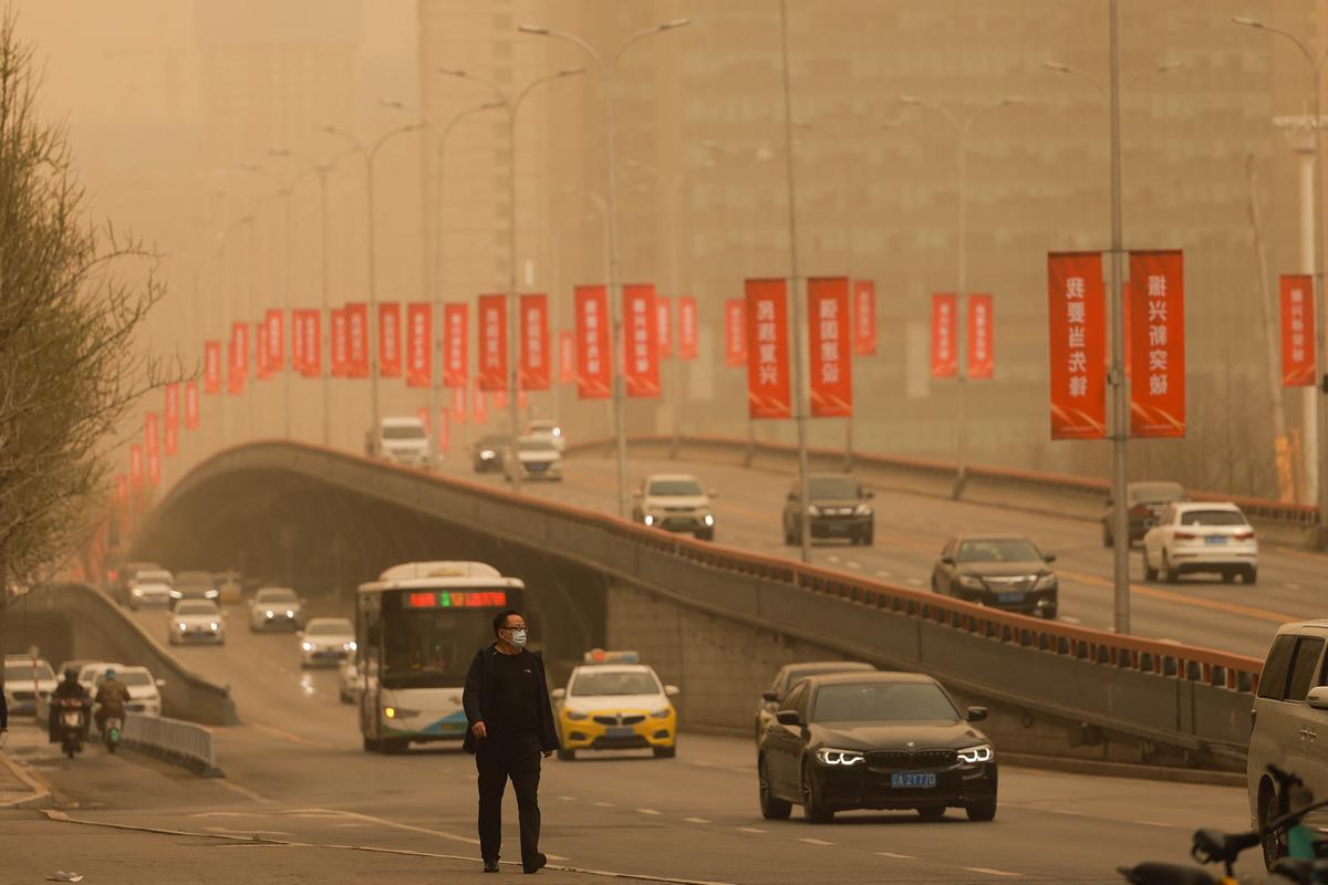 Sandstorms Shroud Beijing, Northern China
