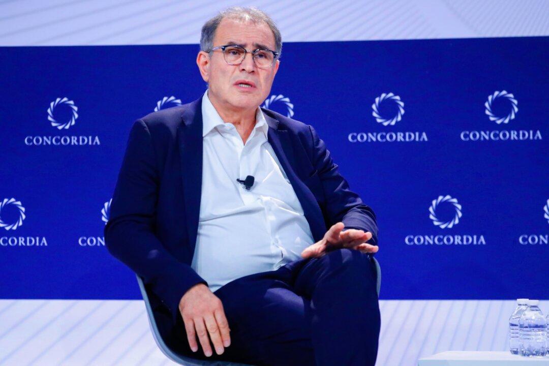 Top Economist Warns Regulators Face ‘Mission Impossible’ Amid Inflation, Recession Risks