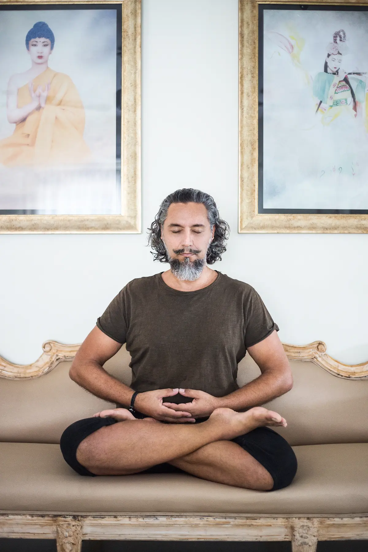 Gabriel Georgiou practicing the fifth exercise of Falun Gong. (Courtesy of Adhiraj Chakrabarti)