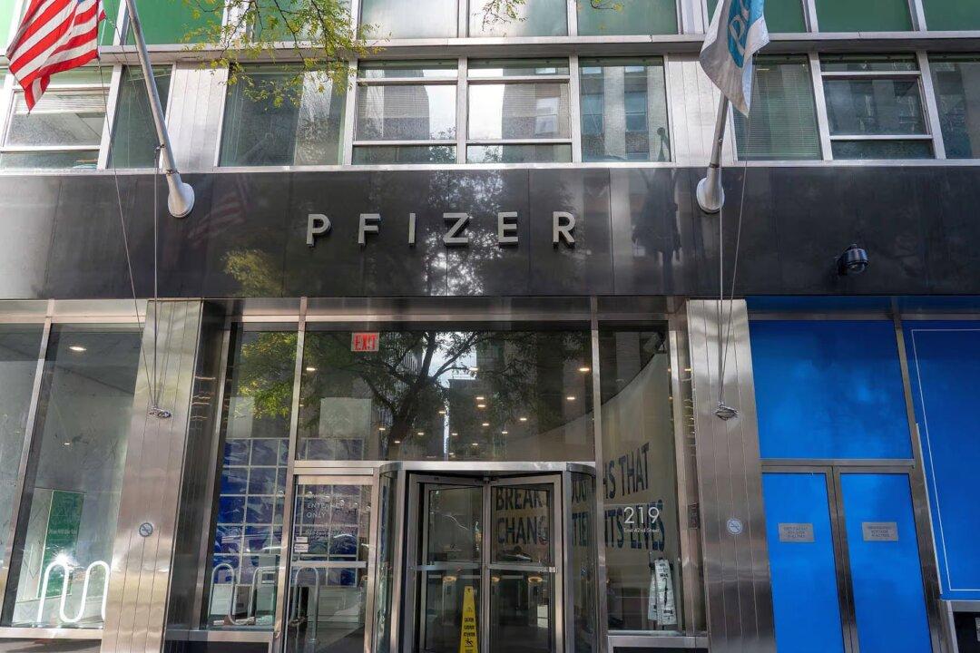 Pfizer Reports Quarterly Loss as COVID Vaccine Demand Wanes