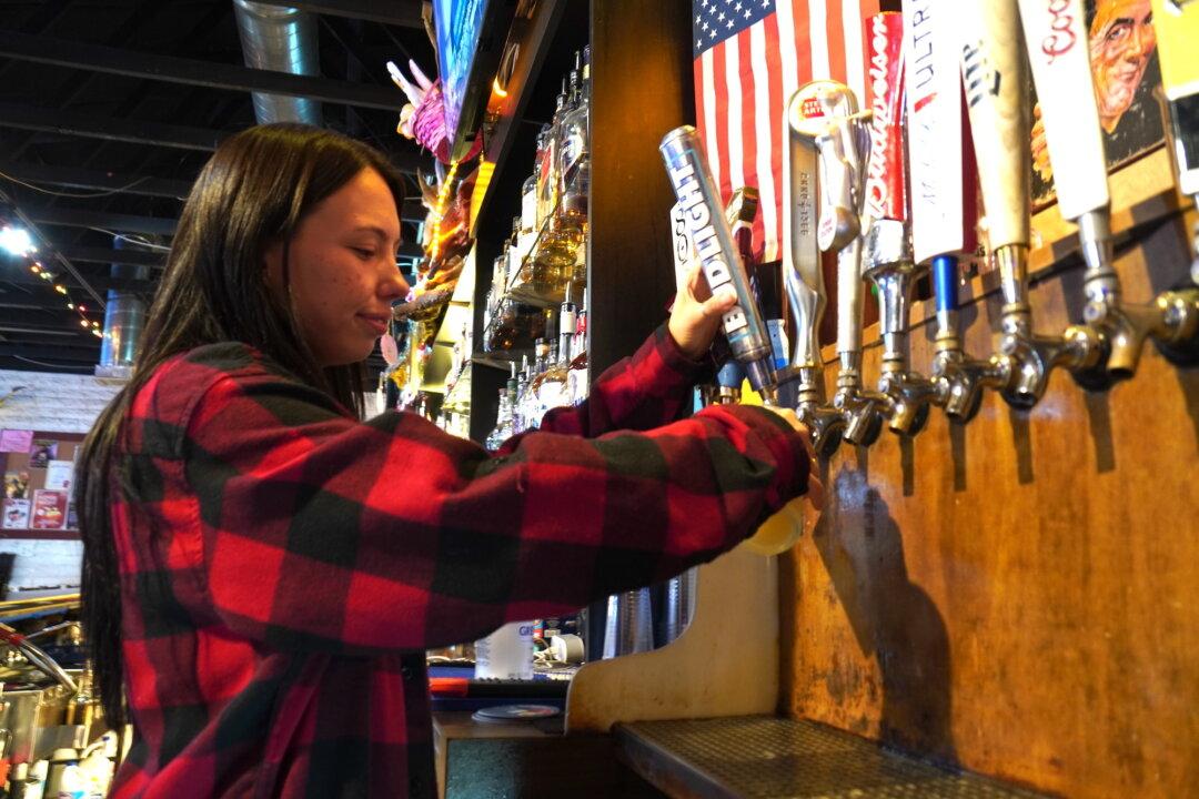 Australia’s 1st Women’s Sports Bar Closes After 4 Months