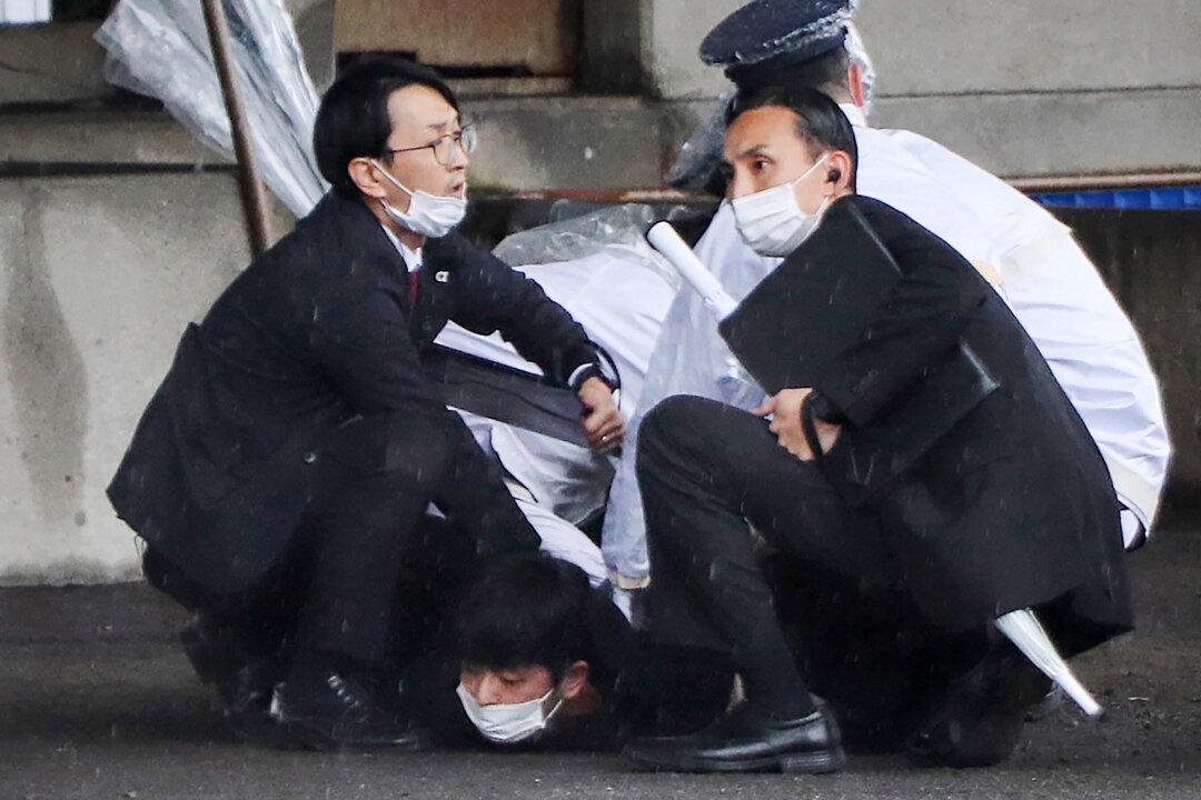 Japan Police Say Flaws in Basic Security Allowed Attacker to Throw Pipe Bomb at Prime Minister