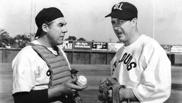 Monk Lanigan (Paul Douglas, L) and Professor Vernon K. Simpson, AKA “King Kelly” (Ray Milland), in “It Happens Every Spring” (20th Century Fox)