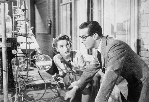 Deborah Greenleaf (Jean Peters, L) and her beau Professor Vernon K. Simpson (Ray Milland), in “It Happens Every Spring” (20th Century Fox)