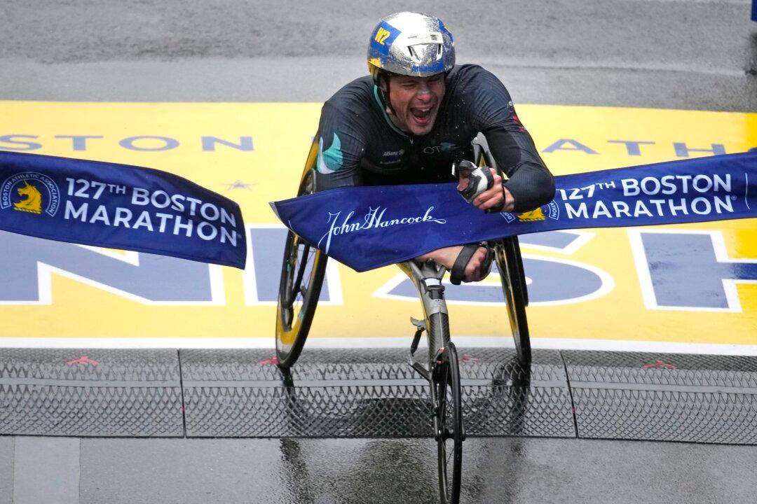 Hug, Scaroni Take Boston Marathon Wheelchair Titles