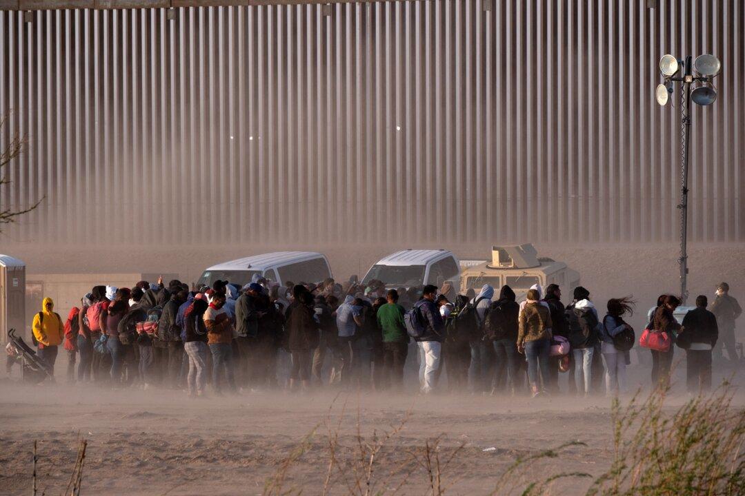 Illegal Immigrant Arrests at US-Mexico Border Jump as End of Emergency Powers Looms