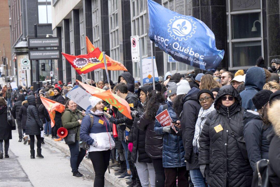 155,000 Public Service Alliance of Canada Members Begin Strike
