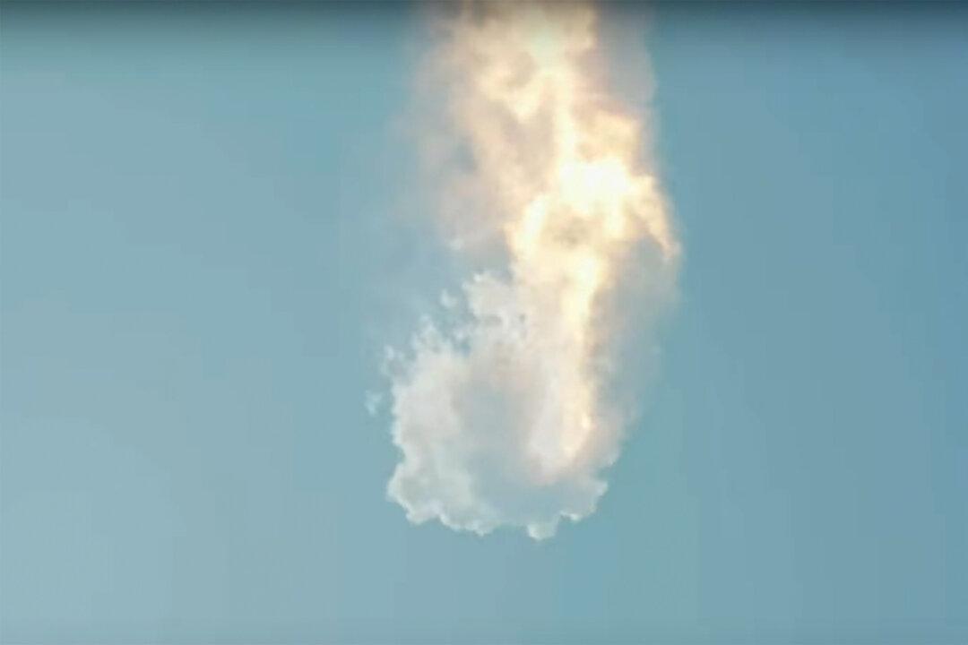 400-Foot SpaceX Rocket Explodes Over Gulf of Mexico