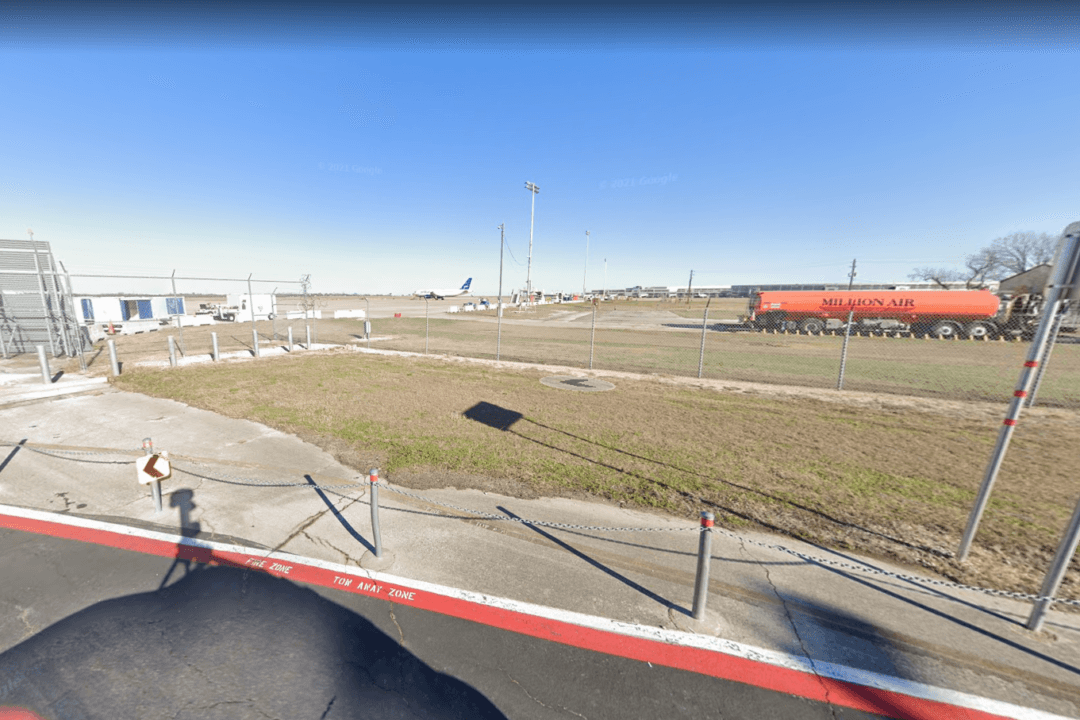 Airline Worker Dies of Injuries Suffered at Texas Airport