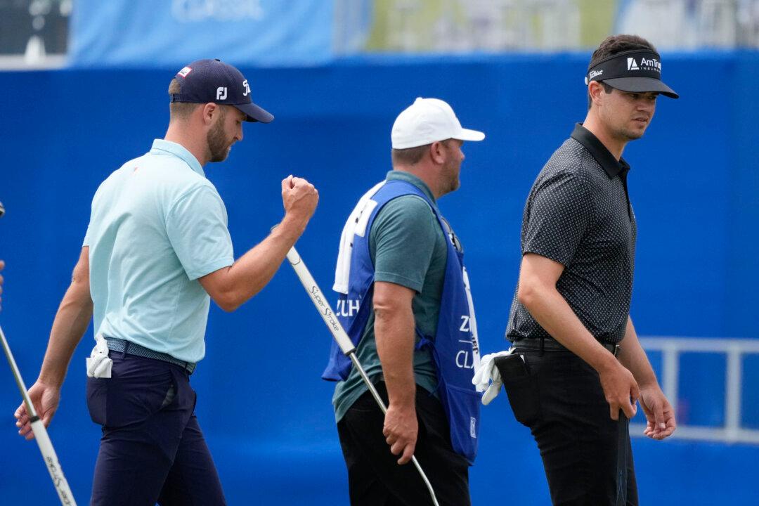 Clark-Hossler Team Keeps Slim Lead at Zurich Classic