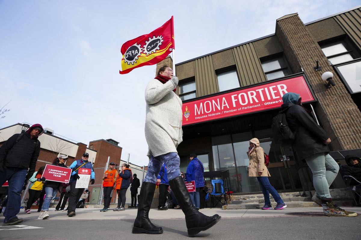 Public Service Union Threatens to Move Picket Lines to ‘Strategic Locations’ to Increase Disruption