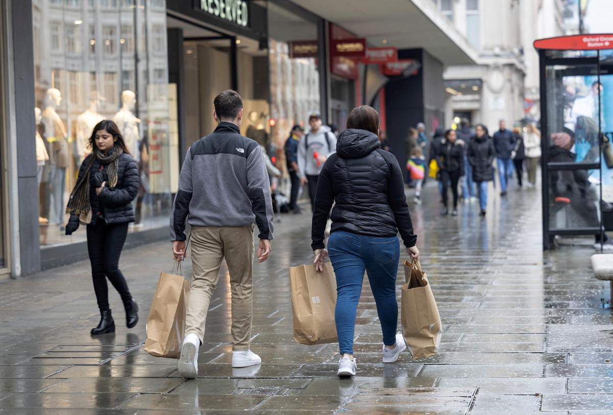 UK Consumer Confidence Recovers in August Amid Slowing Inflation